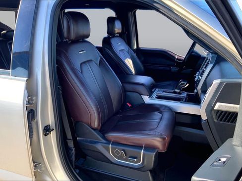 Used 2017 Ford F150 Platinum w/ Equipment Group 701A Luxury AWD/4WD image 9