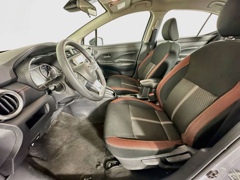 Used 2025 Nissan Versa SR FWD image 13
