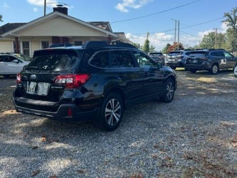 Used 2018 Subaru Outback 2.5i Limited AWD/4WD image 4