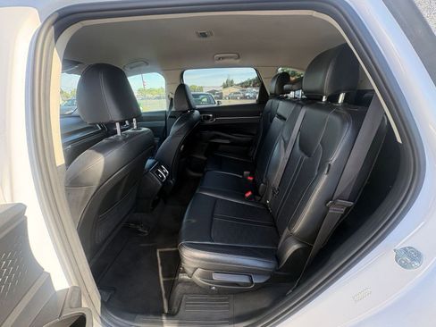 Used 2024 Kia Sorento S FWD image 24