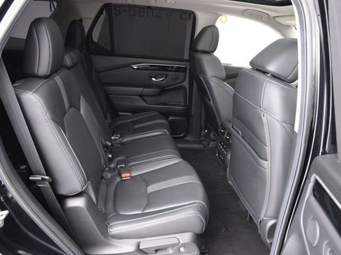 Used 2024 Honda Pilot Touring image 19