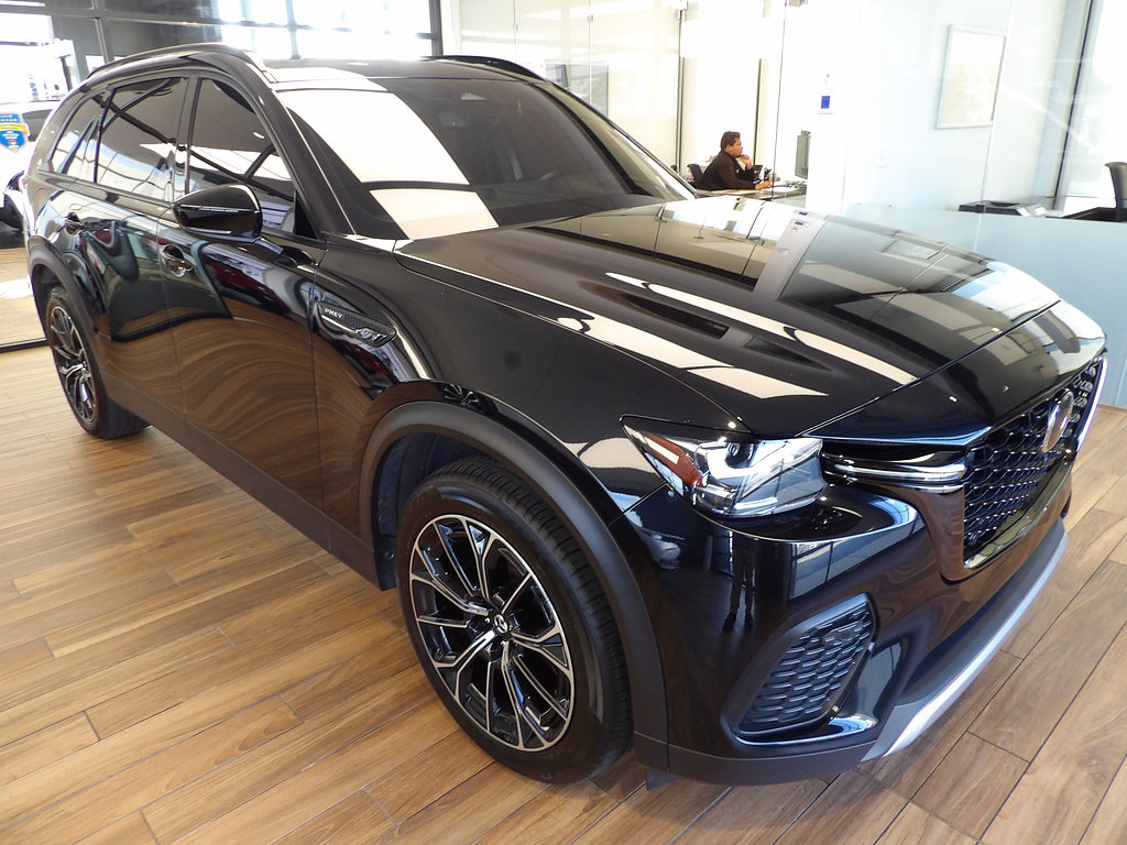 Certified 2025 MAZDA CX-70 Plug-In Hybrid w/ Premium Plus AWD/4WD image 3