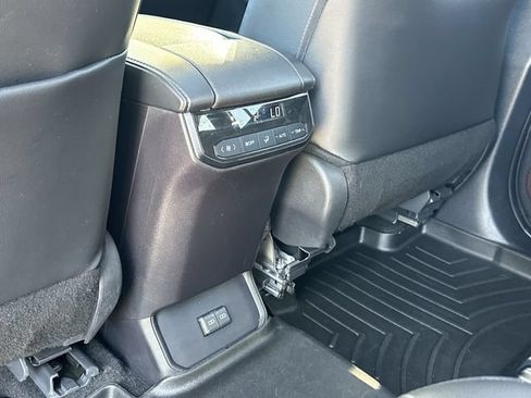 Used 2024 Toyota Highlander XSE FWD image 29