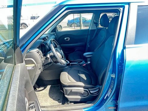 Used 2016 Kia Soul + w/ Designer's Package FWD image 11