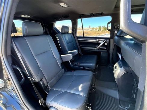 Used 2023 Lexus GX 460 Premium w/ Accessory Package image 25
