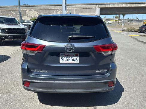 Used 2019 Toyota Highlander XLE AWD/4WD image 7