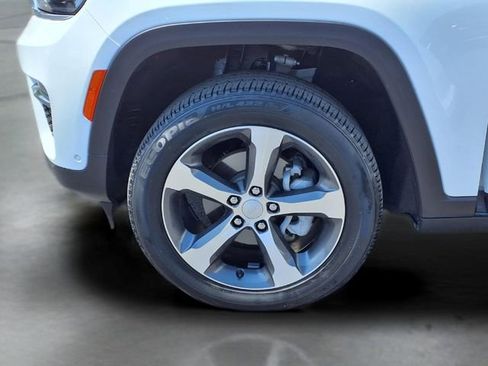Used 2023 Jeep Grand Cherokee Limited w/ Luxury Tech Group II AWD/4WD image 23