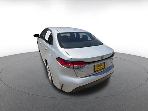 Used 2025 Toyota Corolla LE FWD image 11
