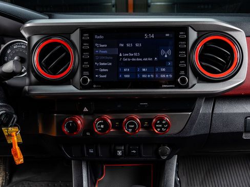 Used 2020 Toyota Tacoma SR5 image 21