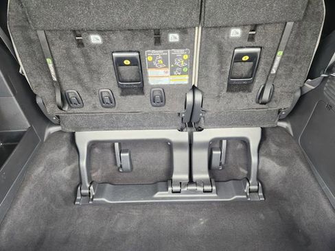 Used 2025 Toyota Sienna XLE image 35