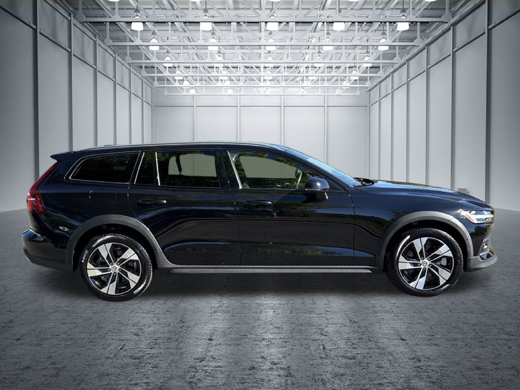 Used 2025 Volvo V60 B5 Cross Country Plus AWD/4WD image 9
