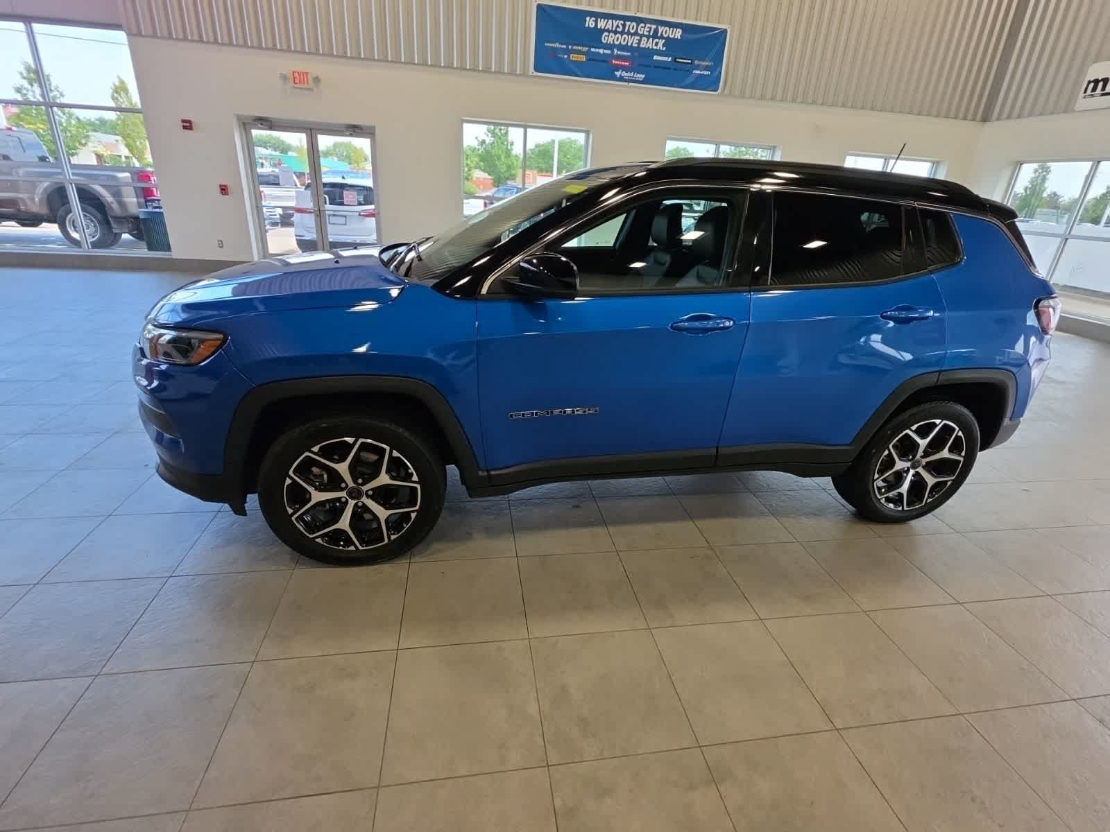 Used 2025 Jeep Compass Limited AWD/4WD image 21