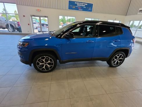 Used 2025 Jeep Compass Limited AWD/4WD image 21