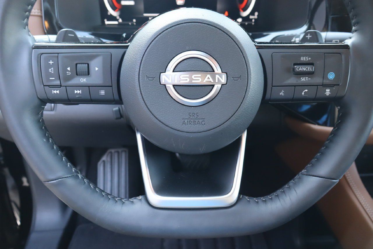 Used 2025 Nissan Pathfinder Platinum w/ Black Appearance Package FWD image 13