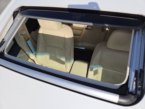 Used 2014 Lexus ES 350 w/ Luxury Package FWD image 3