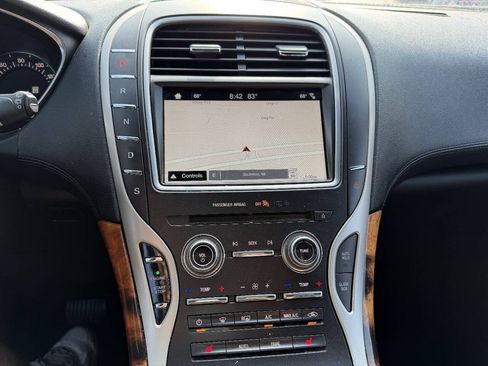 Used 2018 Lincoln MKX Select w/ Select Plus Package AWD/4WD image 10