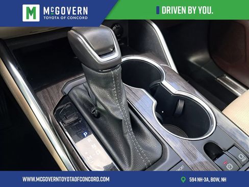 Used 2022 Toyota Highlander Platinum AWD/4WD image 32