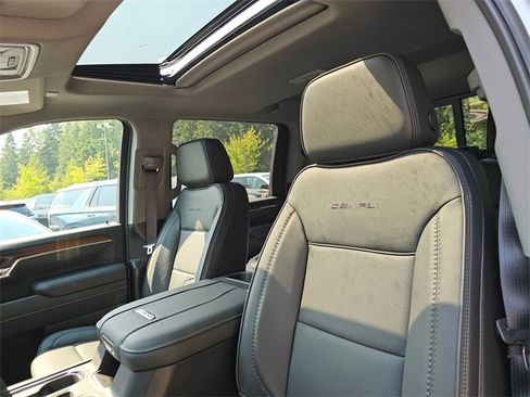 New 2025 GMC Sierra 3500 Denali w/ Denali Reserve Package image 23