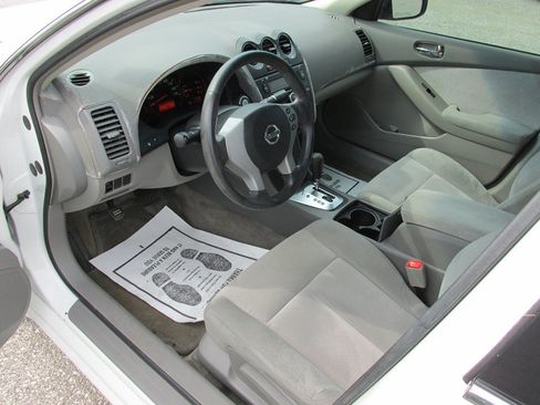 Used 2009 Nissan Altima 2.5 S w/ Emergency Aid Pkg FWD image 8