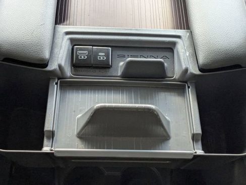 Used 2021 Toyota Sienna XLE w/ XLE Plus Package FWD image 16