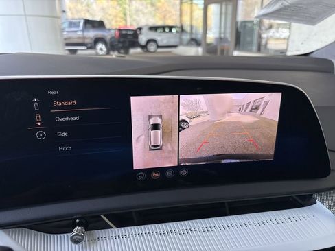 Certified 2025 Cadillac Optiq Luxury 2 w/ LPO, Floor Liner Package AWD/4WD image 15