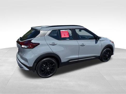Used 2023 Nissan Kicks SR w/ SR Premium Package FWD image 7