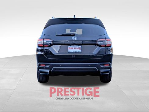 Used 2025 Honda Pilot Black Edition image 9