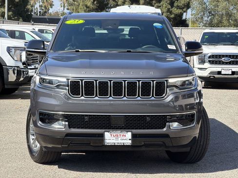 Used 2023 Jeep Wagoneer 4WD image 2