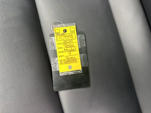 Used 2024 Tesla Model Y 2WD image 35