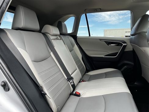 Used 2023 Toyota RAV4 XLE Premium image 28