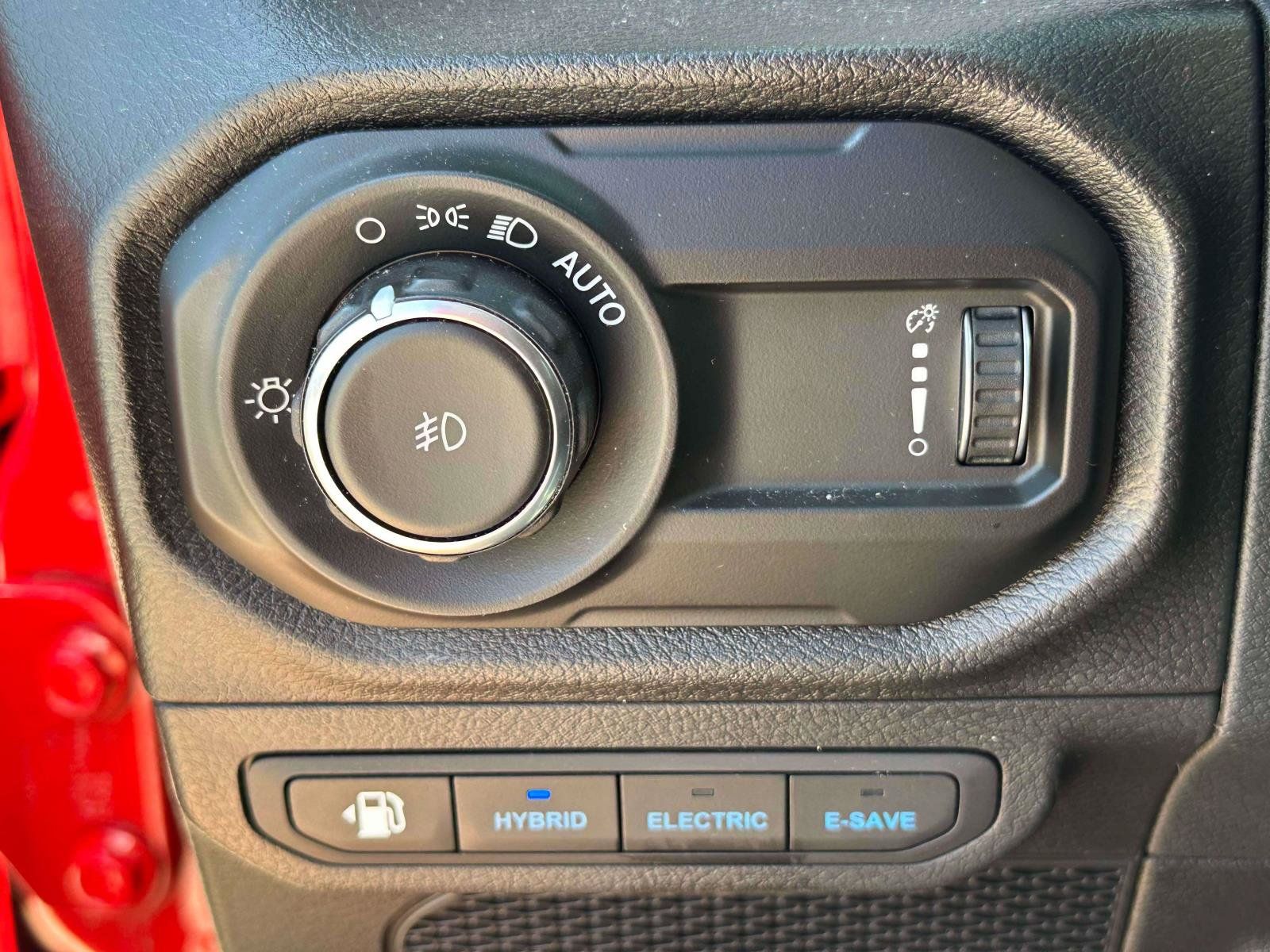 Used 2024 Jeep Wrangler Unlimited w/ Convenience Group AWD/4WD image 18