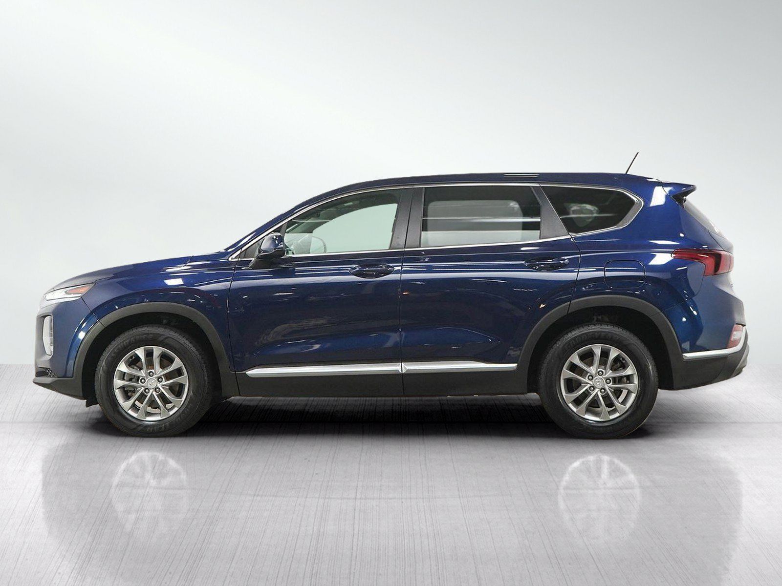 Used 2019 Hyundai Santa Fe SE AWD/4WD image 2