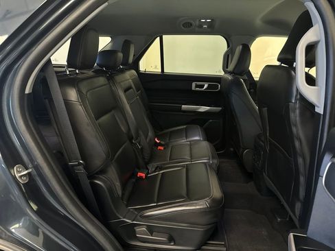 Used 2023 Ford Explorer XLT w/ Equipment Group 202A AWD/4WD image 15