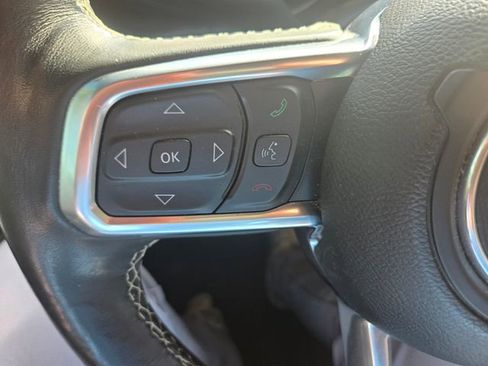 Used 2019 Jeep Wrangler Unlimited Sahara image 16