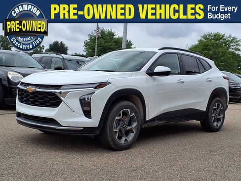 Used 2024 Chevrolet Trax LT w/ Driver Confidence Package FWD image 1