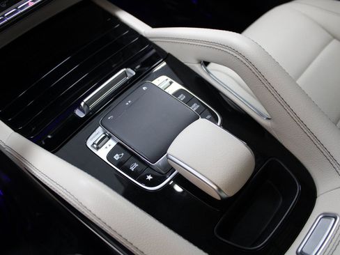 Used 2020 Mercedes-Benz GLE 350 4MATIC w/ Premium Package image 38