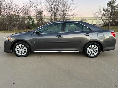 Used 2014 Toyota Camry LE image 9