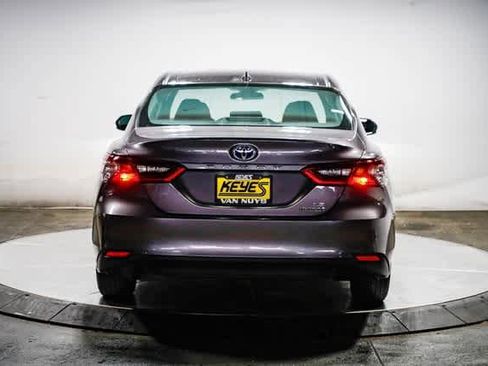 Used 2021 Toyota Camry LE image 3