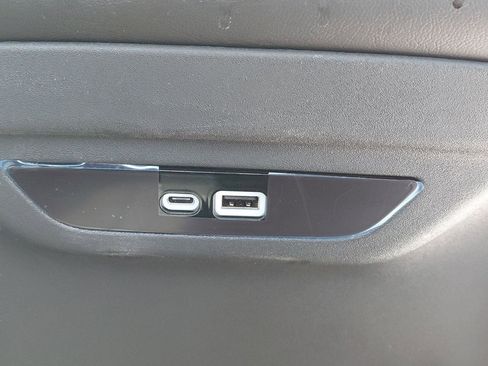 Used 2024 Chrysler Pacifica Touring-L AWD/4WD image 22