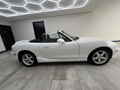 Used 2001 MAZDA MX-5 Miata image 9