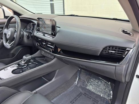 Used 2023 Nissan Rogue SL w/ SL Premium Package FWD image 14
