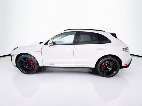 New 2026 Porsche Macan GTS image 2