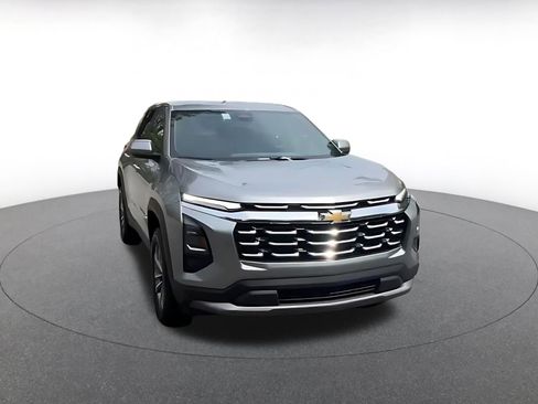 Used 2025 Chevrolet Equinox LT image 3