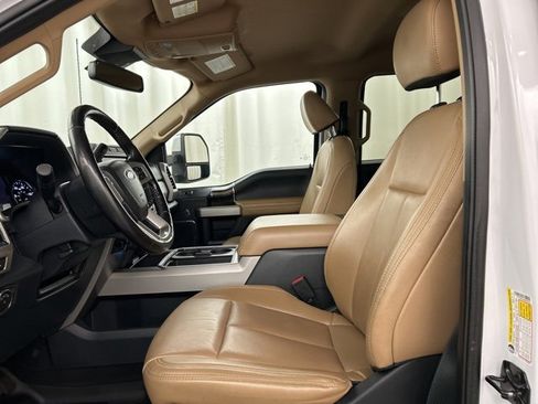 Used 2022 Ford F250 Lariat w/ Chrome Package image 6