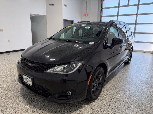 Used 2018 Chrysler Pacifica Touring-L w/ Premium Audio Group FWD image 6