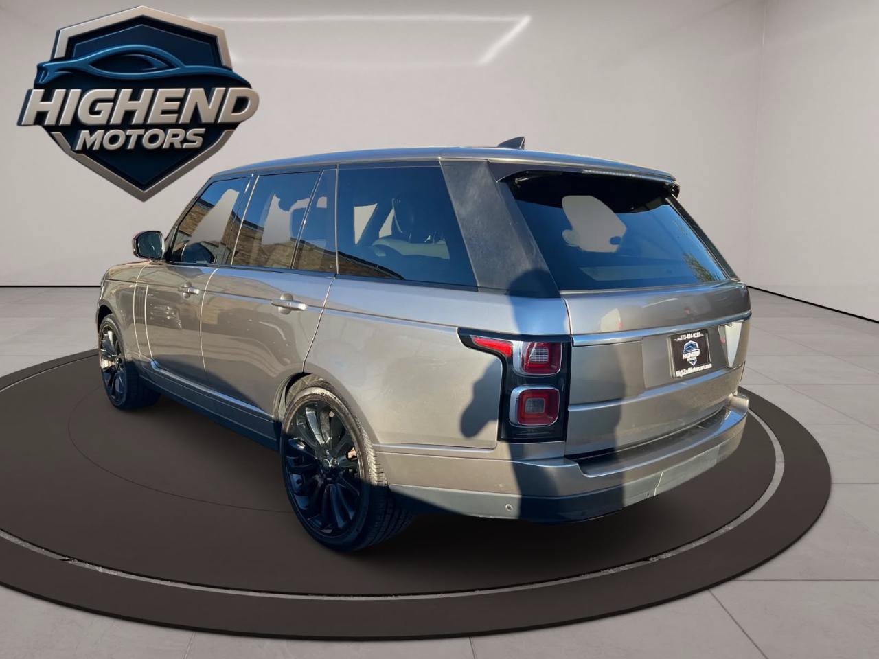 Used 2018 Land Rover Range Rover Supercharged AWD/4WD image 4