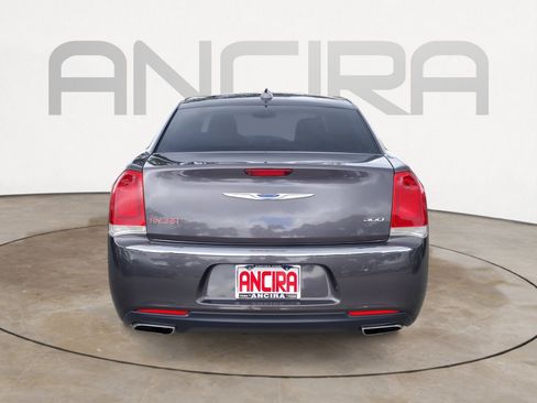 Used 2018 Chrysler 300 Touring w/ Driver Convenience Group RWD image 12