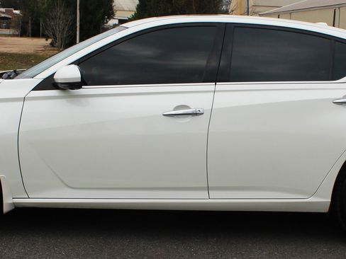 Used 2022 Nissan Altima 2.5 Platinum image 3