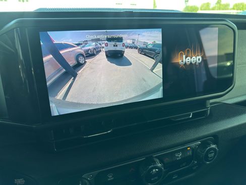 Used 2024 Jeep Wrangler Unlimited AWD/4WD image 23