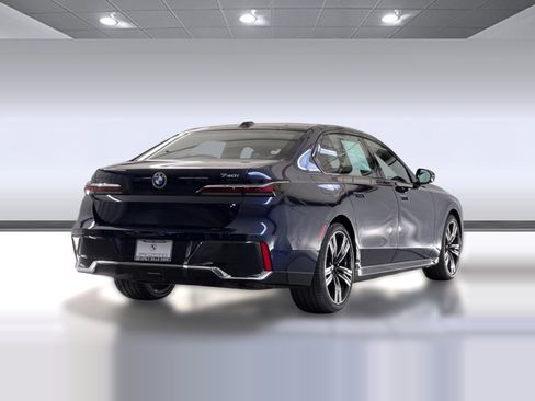 Certified 2023 BMW 740i w/ Parking Assistance Package RWD image 9